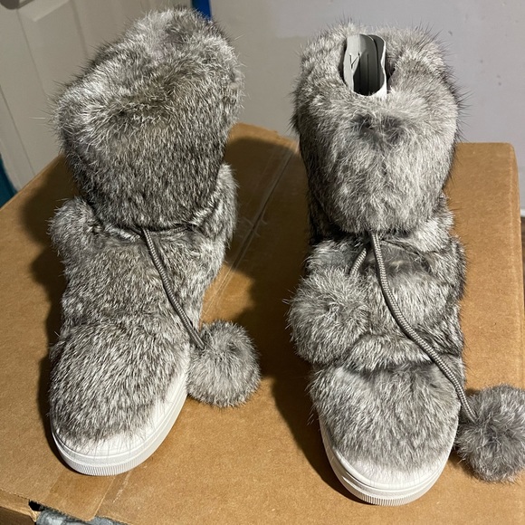 Michael Kors leather and fur sneaker-booties - Picture 3 of 10